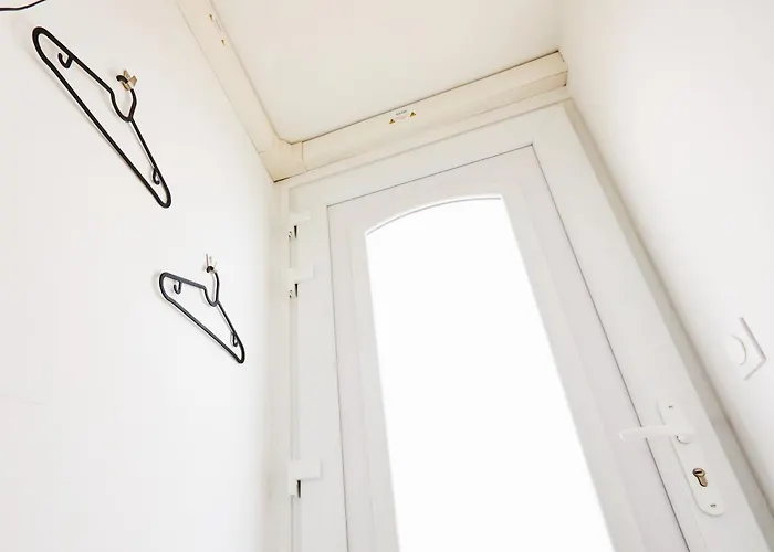 Stylé Avec Wifi, Terrasse, Proche Gares * Lila